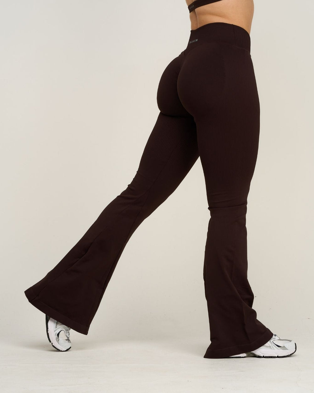 Elevate™ Sculpting Mid V-Waist Scrunch Flare | Coffee