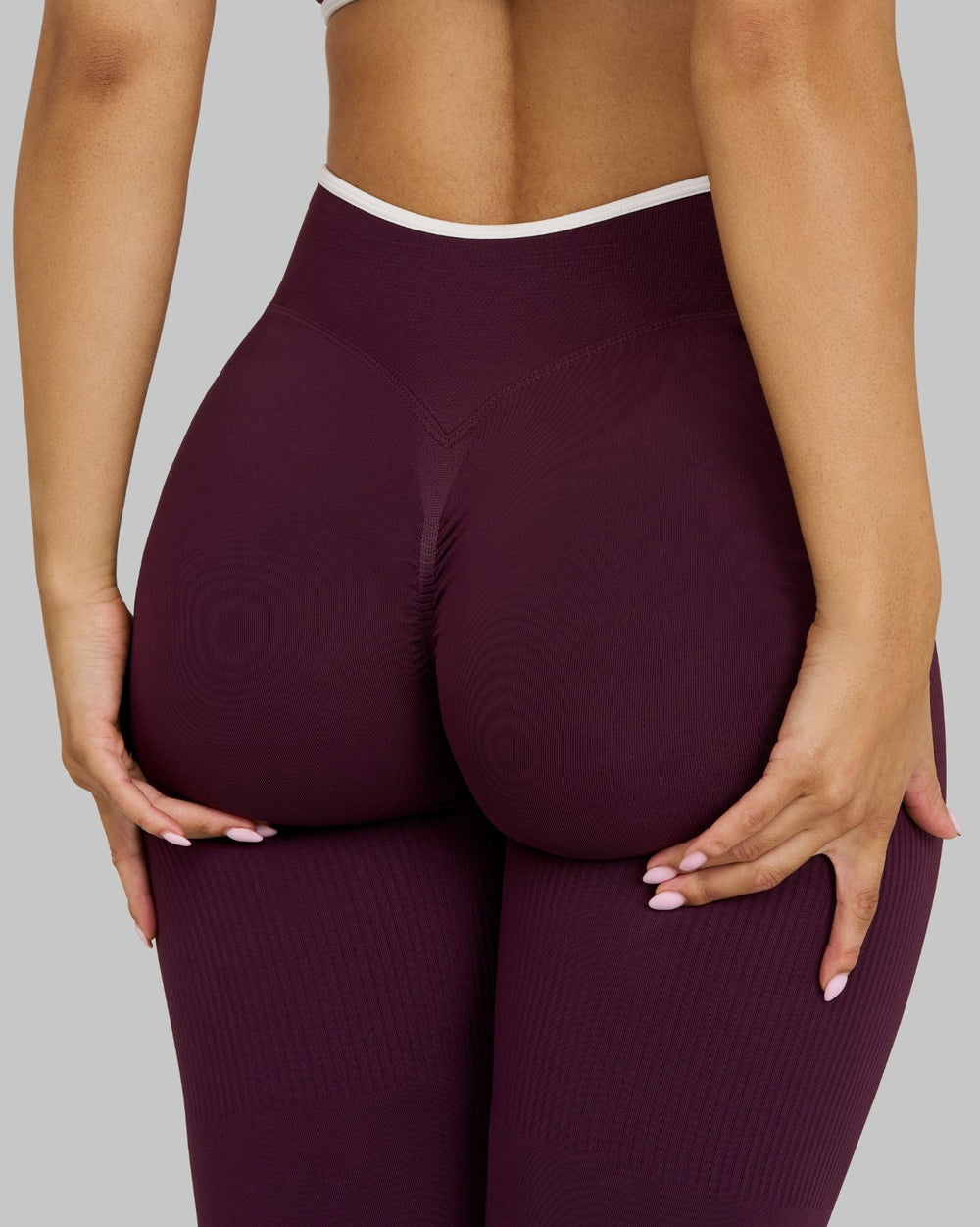 Outline V-Waist Leggings | Winter Plum