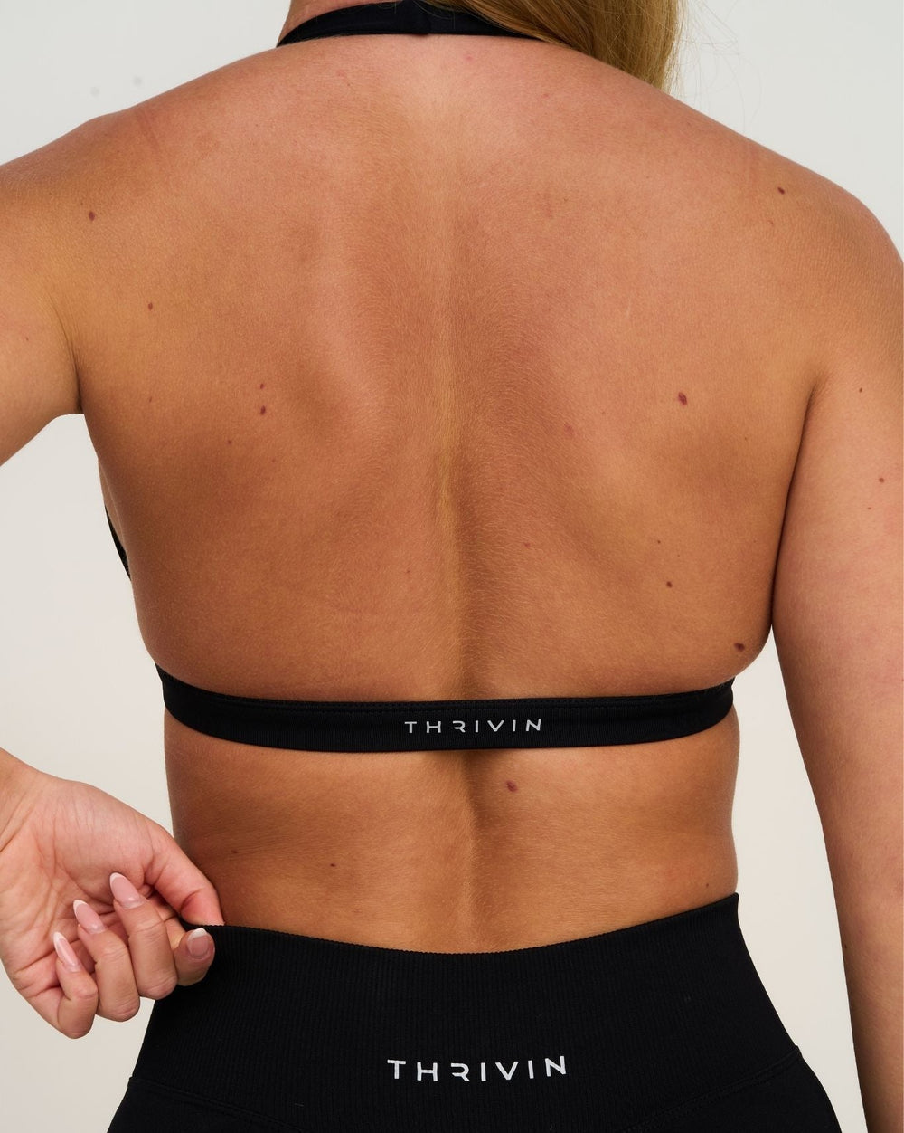 Elevate™ Sculpting Seamless V-Neck Halter Bra | Night Black