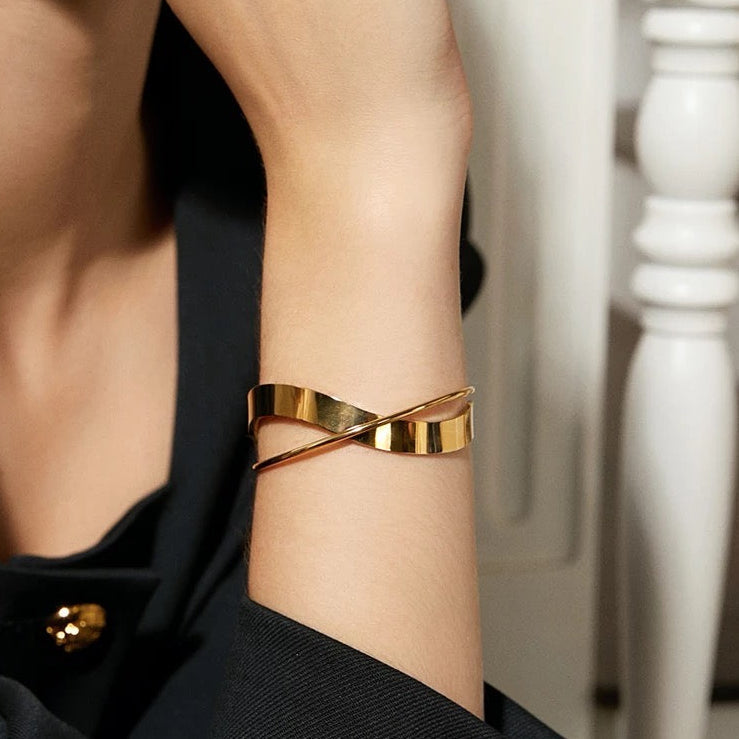 Polished Eve Gold Bracelet — image 2
