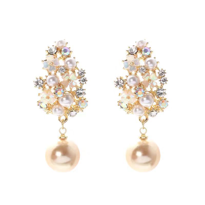 Elegant Flower Pearl Earrings — image 2