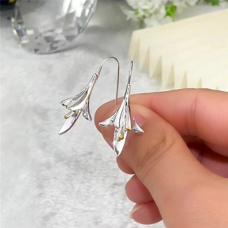 Exclusive Silver Floral Earrings — image 2