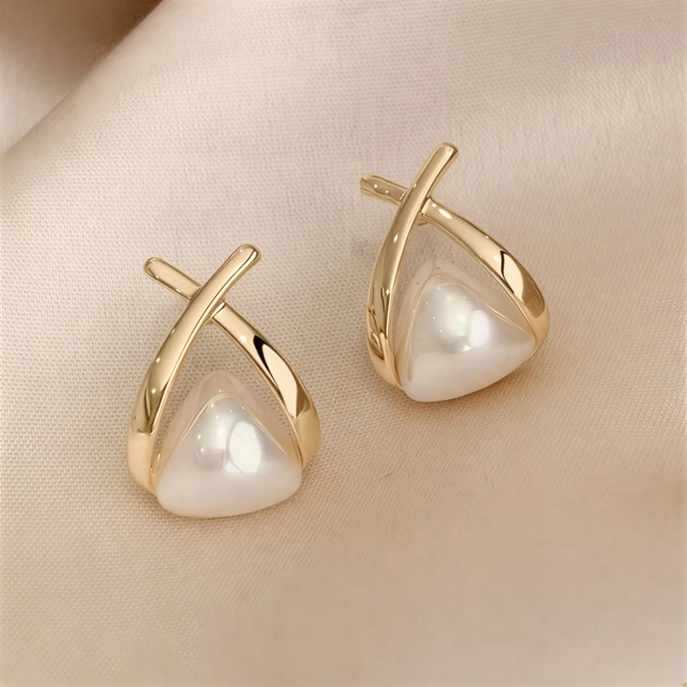 Everyday Pearl Class Earrings — image 1