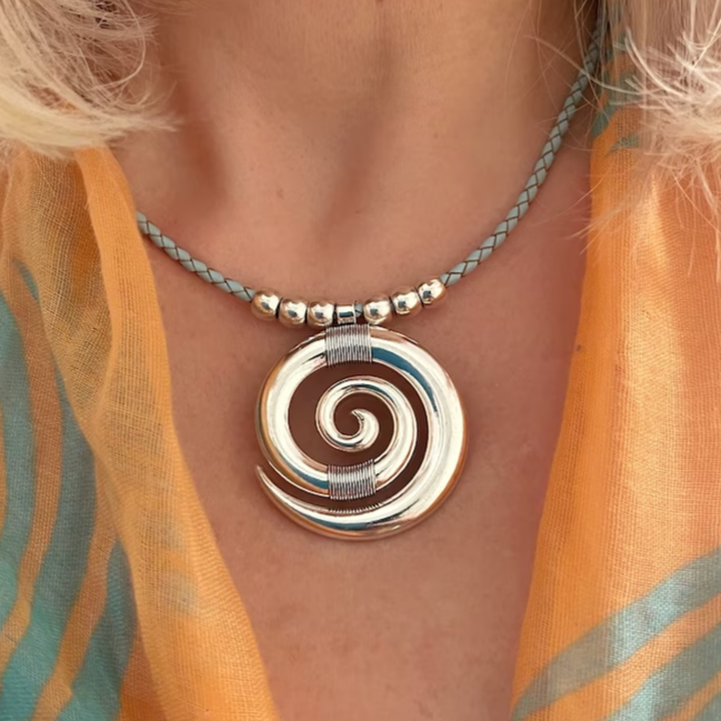Vintage Spiral Silver Necklace — image 1