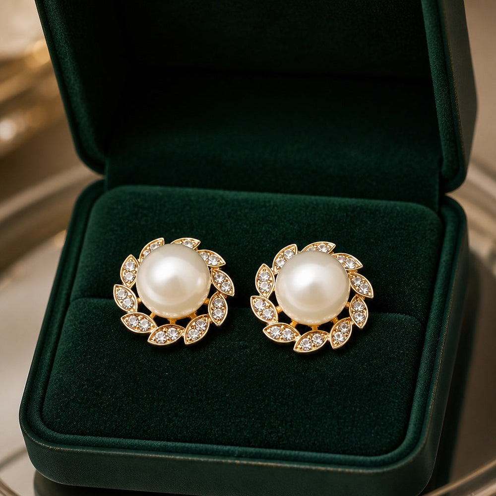 Exquisite Pearl Shiny Leaves Earrings — image 1