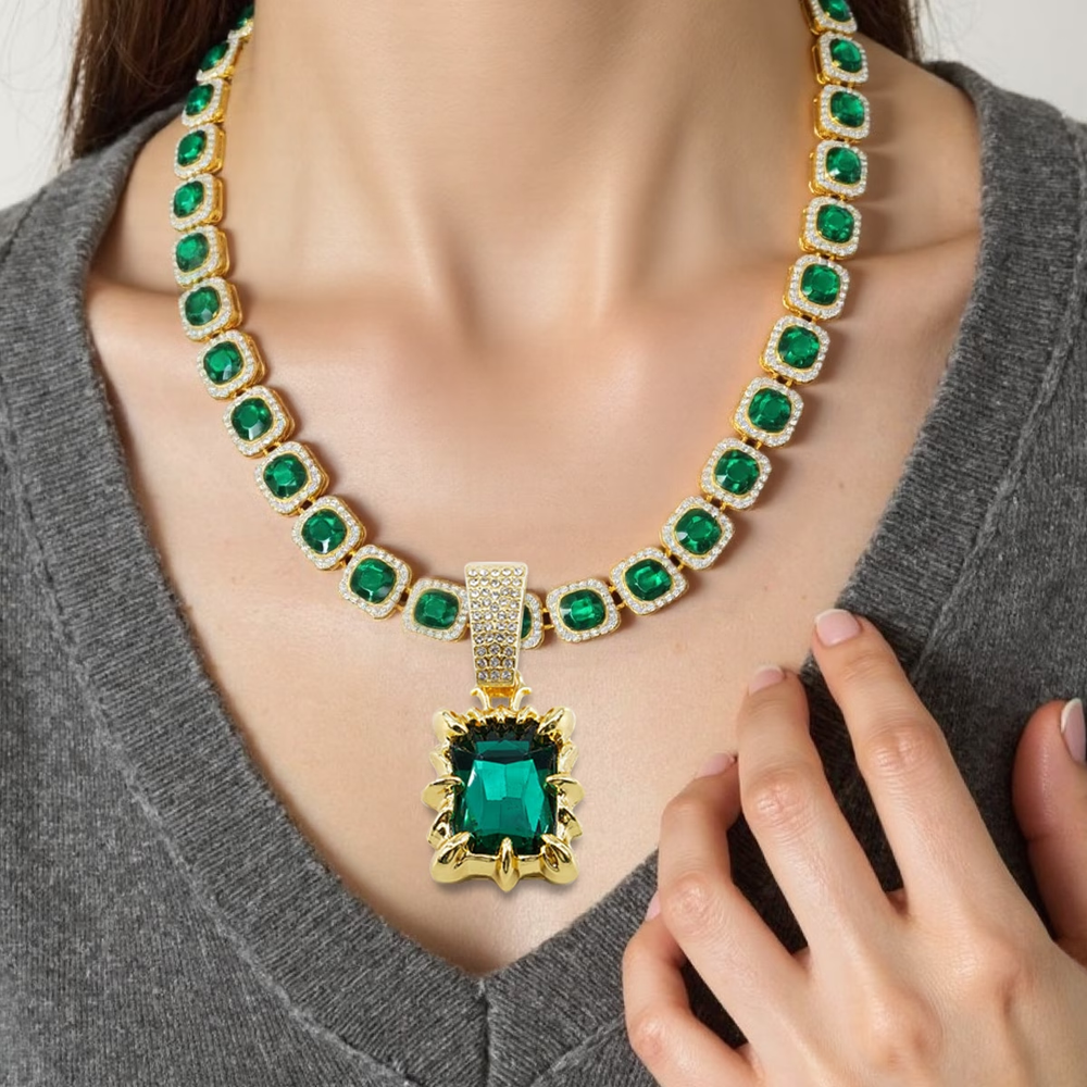 Luxury Golden Emerald Necklace — image 1