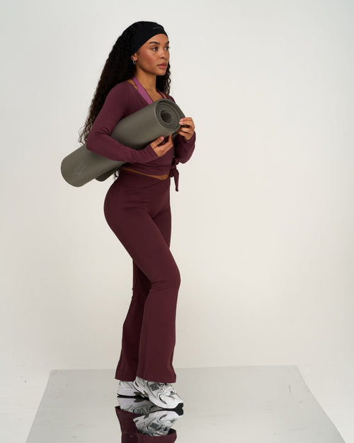 Elevate™ Sculpting Mid V-Waist Scrunch Flare | Dark Mauve