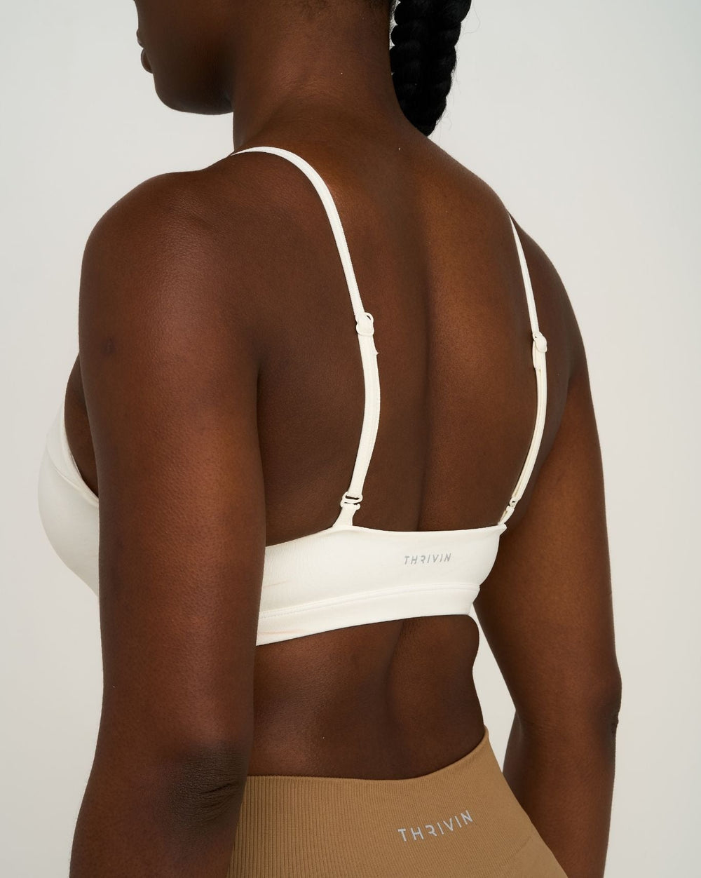 Elevate™ Sculpting Seamless Scoop Neck Bra | Cream