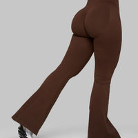 Elevate™ Sculpting Mid V-Waist Scrunch Flare | Bourbon Brown