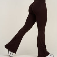 Elevate™ Sculpting Mid V-Waist Scrunch Flare | Coffee