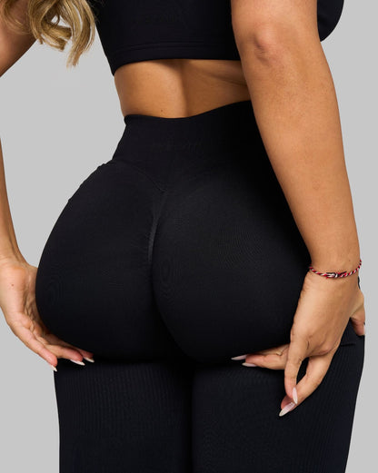 Elevate™ Sculpting Mid V-Waist Scrunch Flare | Night Black