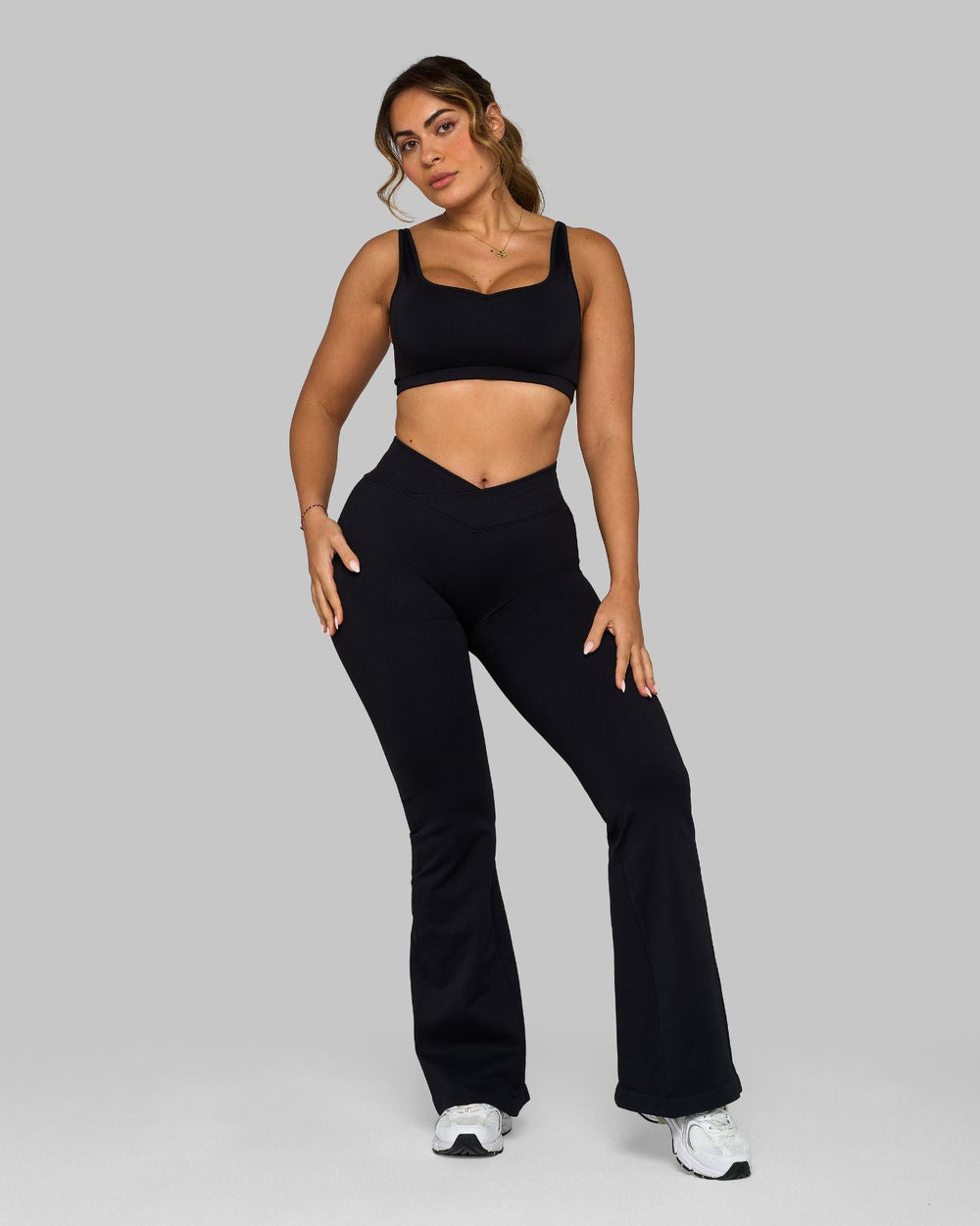 Elevate™ Sculpting Mid V-Waist Scrunch Flare | Night Black