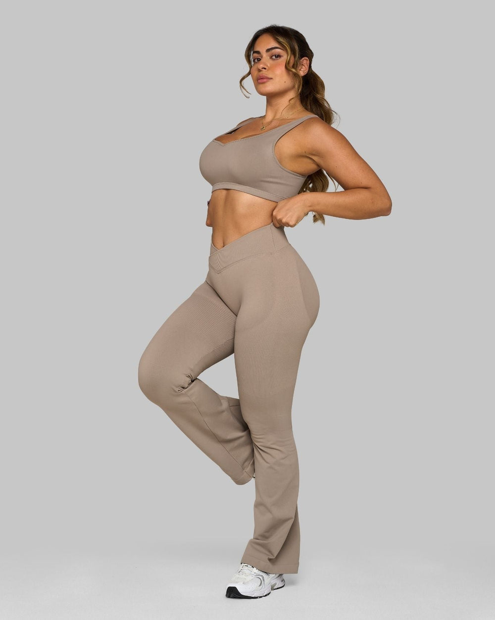 Elevate™ Sculpting Mid V-Waist Scrunch Flare | Latte