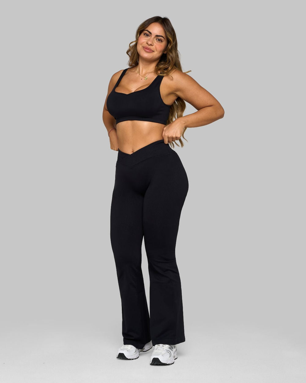 Elevate™ Sculpting Mid V-Waist Scrunch Flare | Night Black