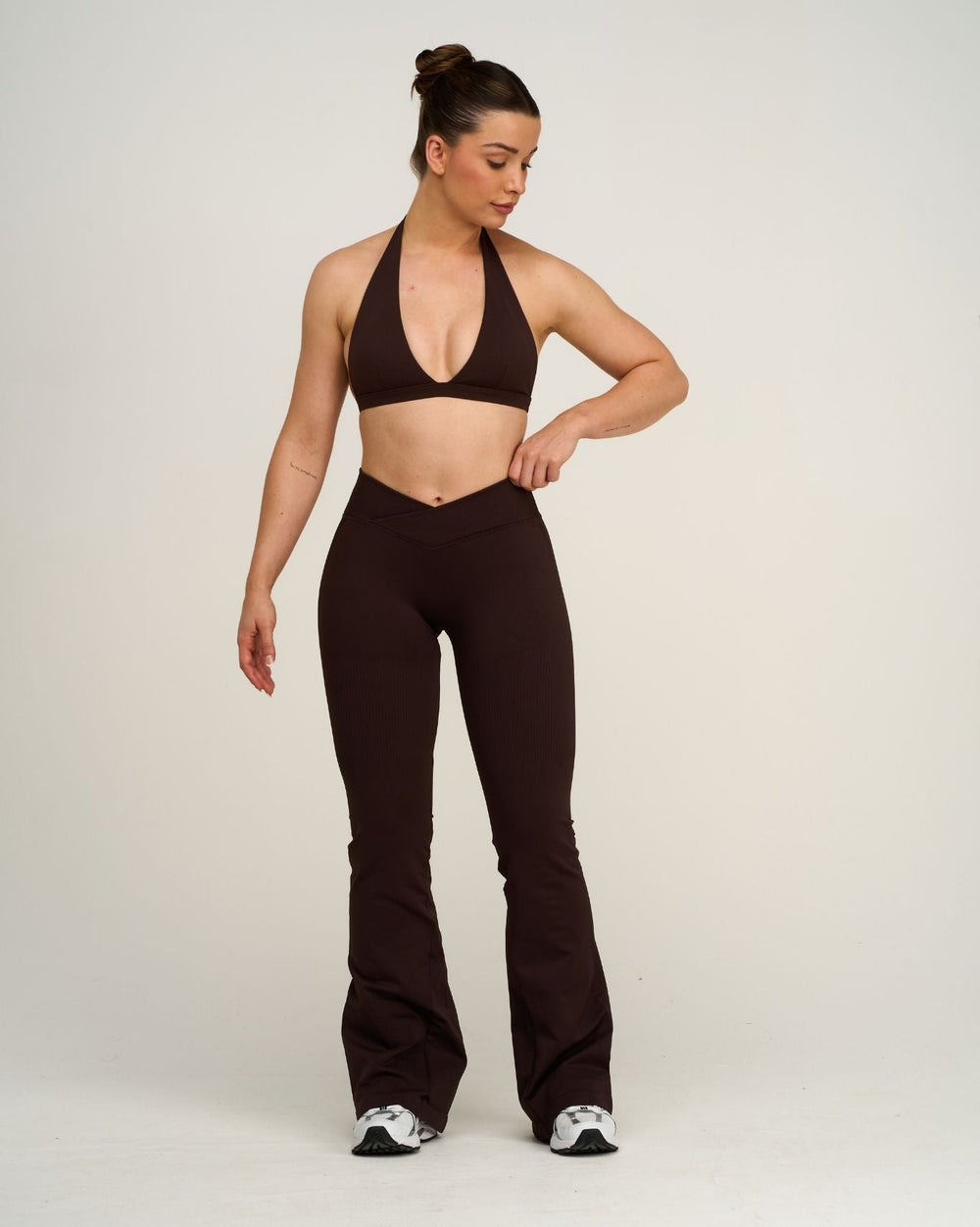 Elevate™ Sculpting Mid V-Waist Scrunch Flare | Coffee
