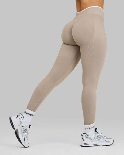 Outline V-Waist Leggings | Latte