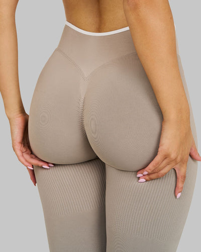 Outline V-Waist Leggings | Latte