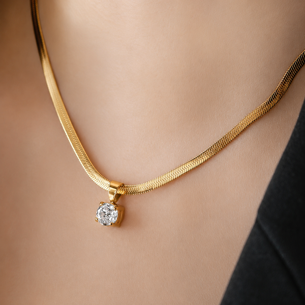 Elegant Rhinestone Pendant Gold Necklace — image 1