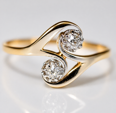 Vintage Wavy Gold Zirconia Ring