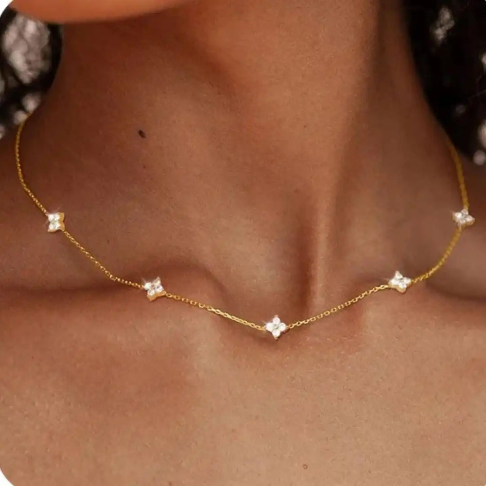 Gorgeous Flower Inlaid Zirconia Necklace — image 1