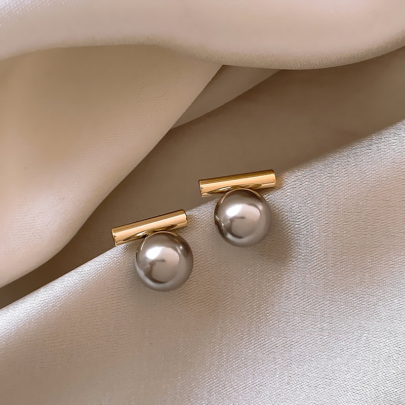 Deep Pearl Gold Bar Earrings — image 1