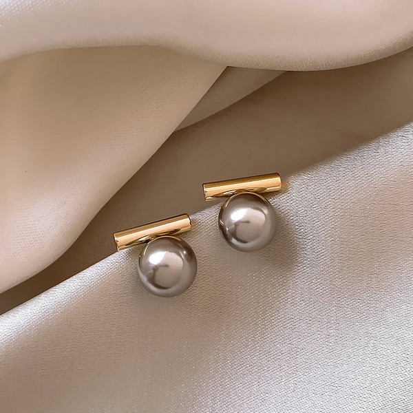 Deep Pearl Gold Bar Earrings — image 1