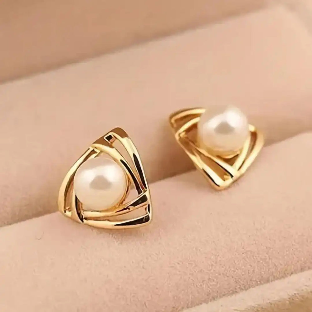 Exquisite Pearl and Gold Earrings — image 1