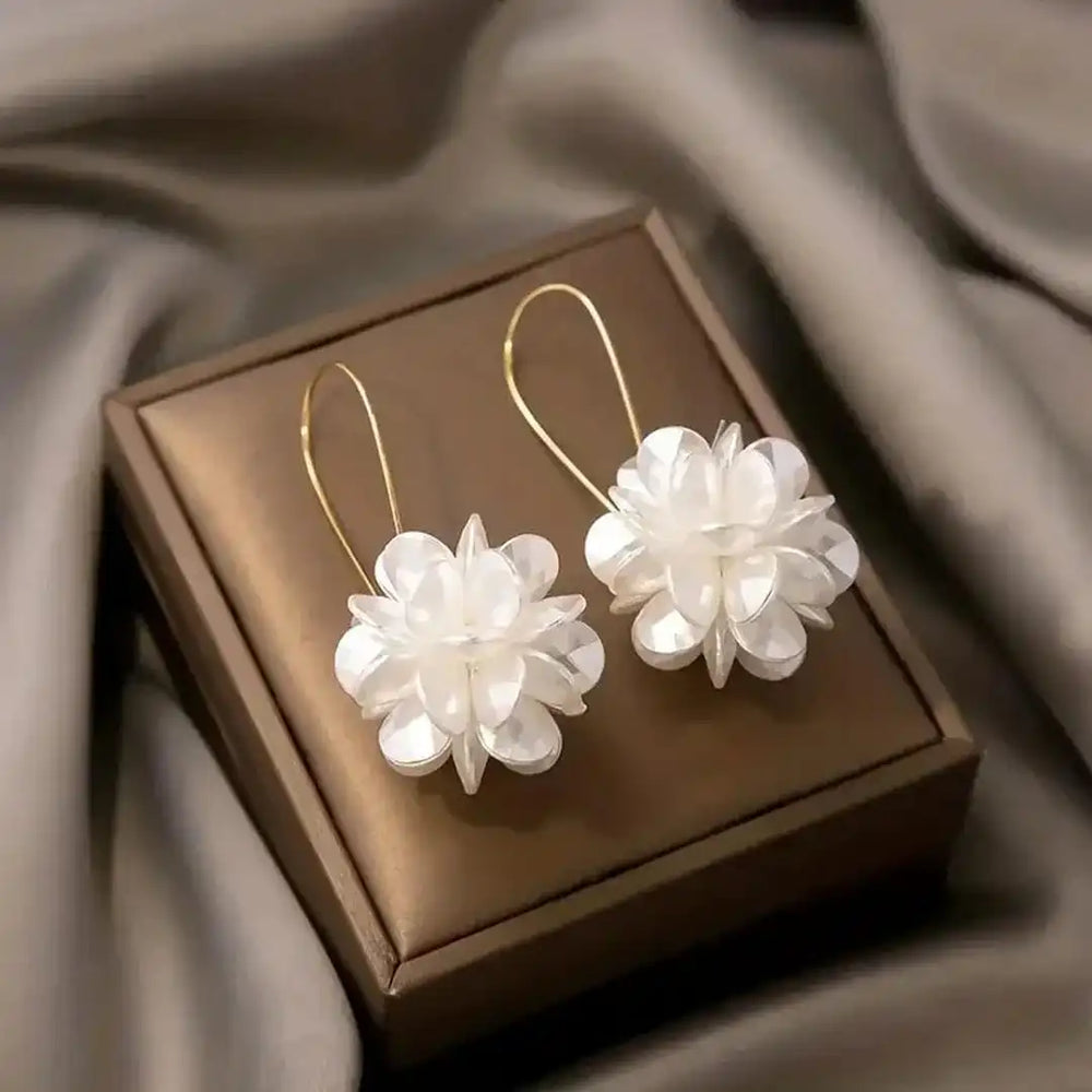 Pure Blossom Classic Earrings — image 1